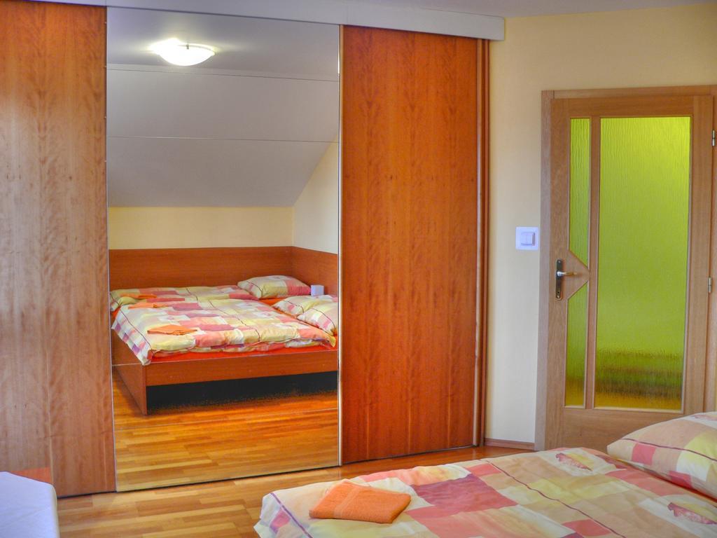 Privat Baja Hotel Lipótszentmiklós Szoba fotó