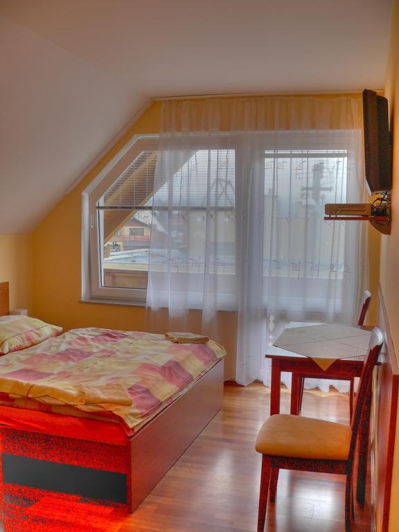 Privat Baja Hotel Lipótszentmiklós Szoba fotó