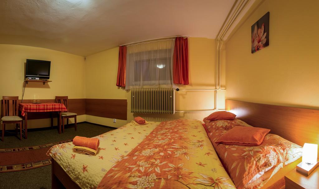 Privat Baja Hotel Lipótszentmiklós Szoba fotó