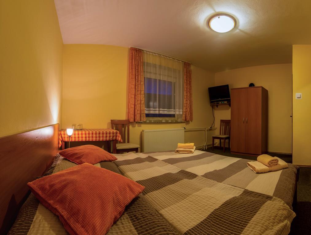 Privat Baja Hotel Lipótszentmiklós Kültér fotó