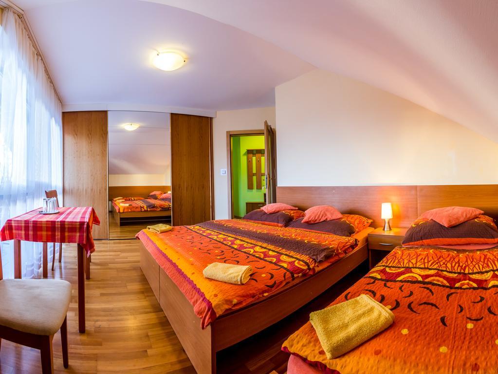 Privat Baja Hotel Lipótszentmiklós Kültér fotó