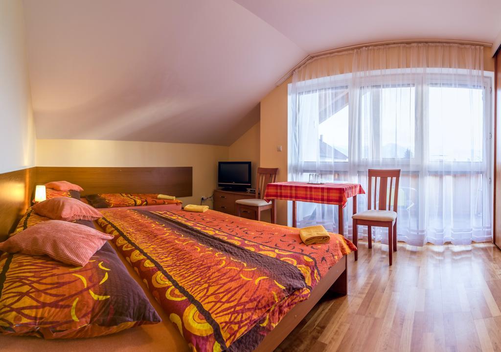 Privat Baja Hotel Lipótszentmiklós Kültér fotó