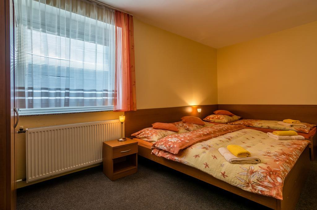 Privat Baja Hotel Lipótszentmiklós Kültér fotó
